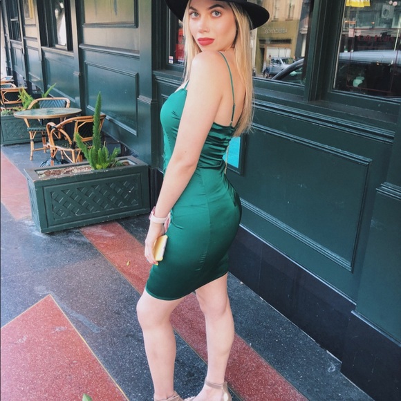 Sexy satin emerald green dress - Picture 1 of 2